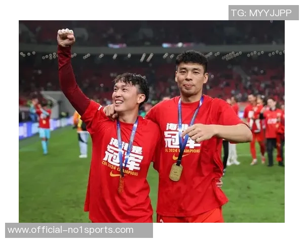 足球以水平速度为核心探讨球员技术与战术的完美结合与提升之道